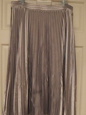 XXXL Silver Satin Pleated Midi Skirt Elastic Waist Shimmery Party Skirt